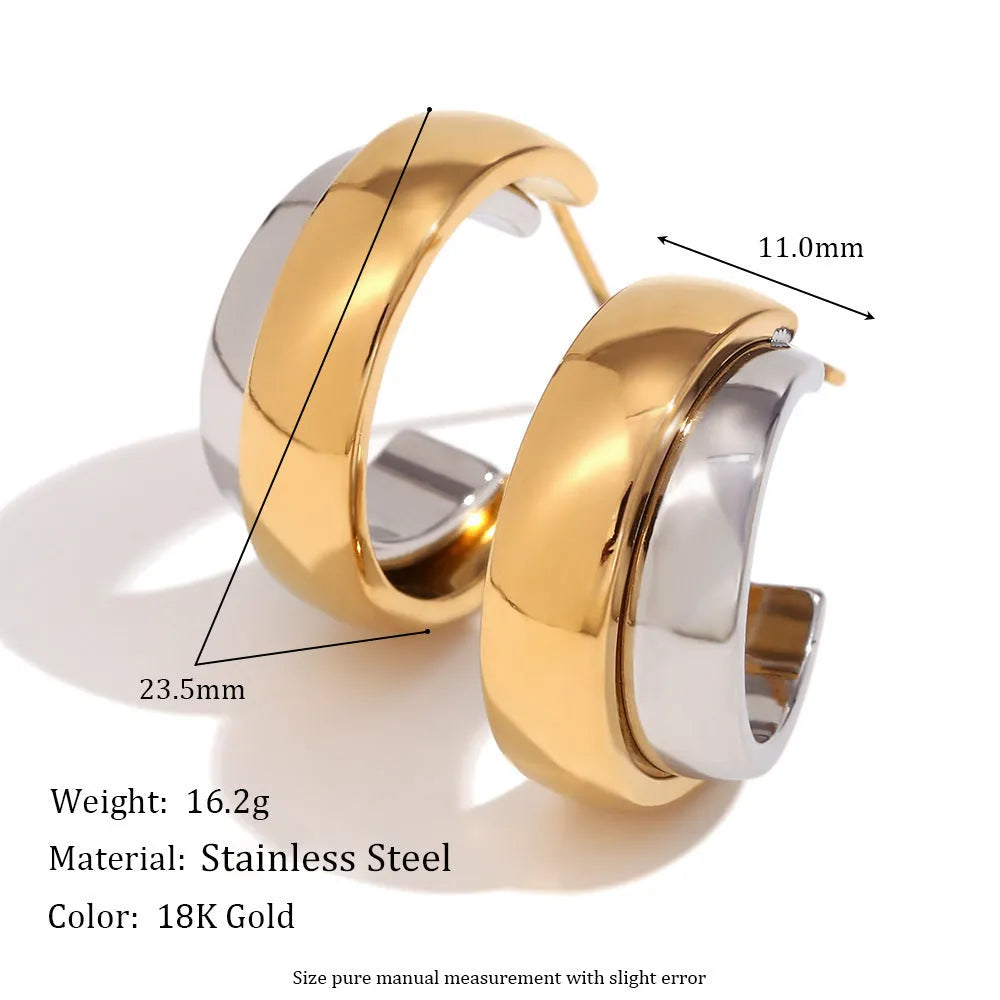 Gold electroplated stainless steel jewellery set comprising geometric earrings, bracelet and necklace.