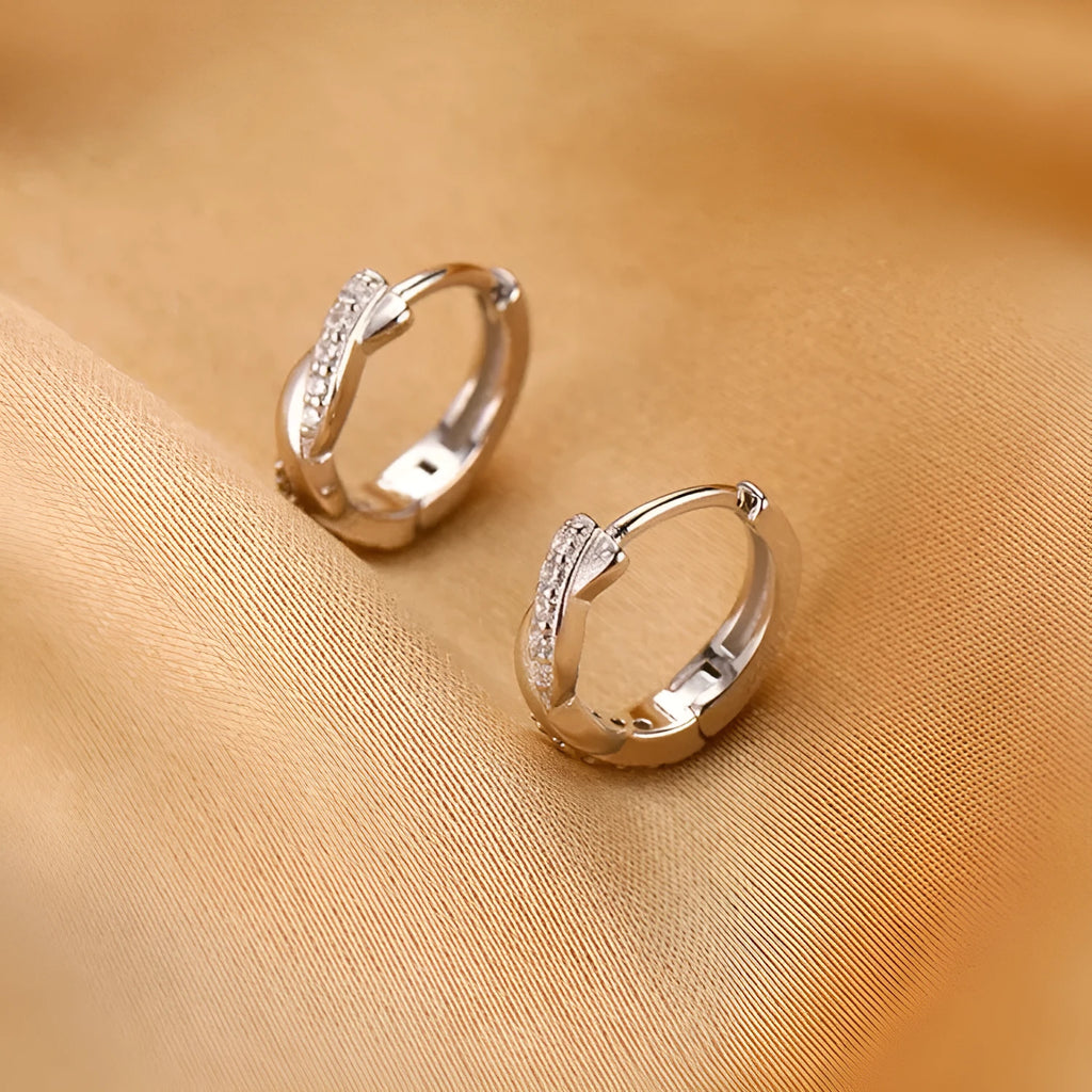 Geometric copper earrings with interwoven hemp rope in gold or silver finish, earclip fitting.