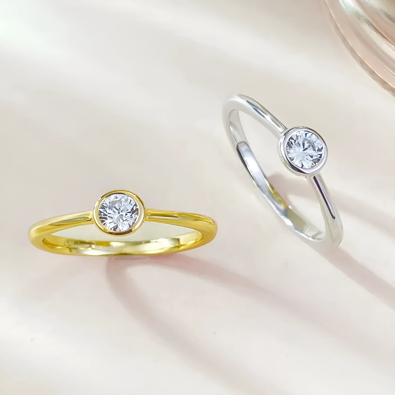 Minimalist silver women's ring with a crown shape and linear detailing in gold or platinum colour.