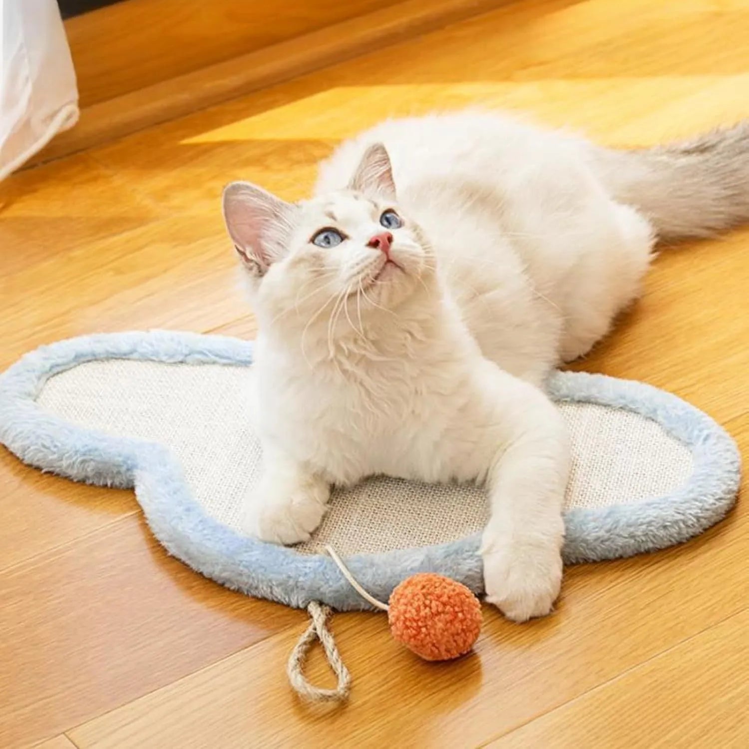 Wall mounted cat scratching mat with sleeping cat design in natural sisal material