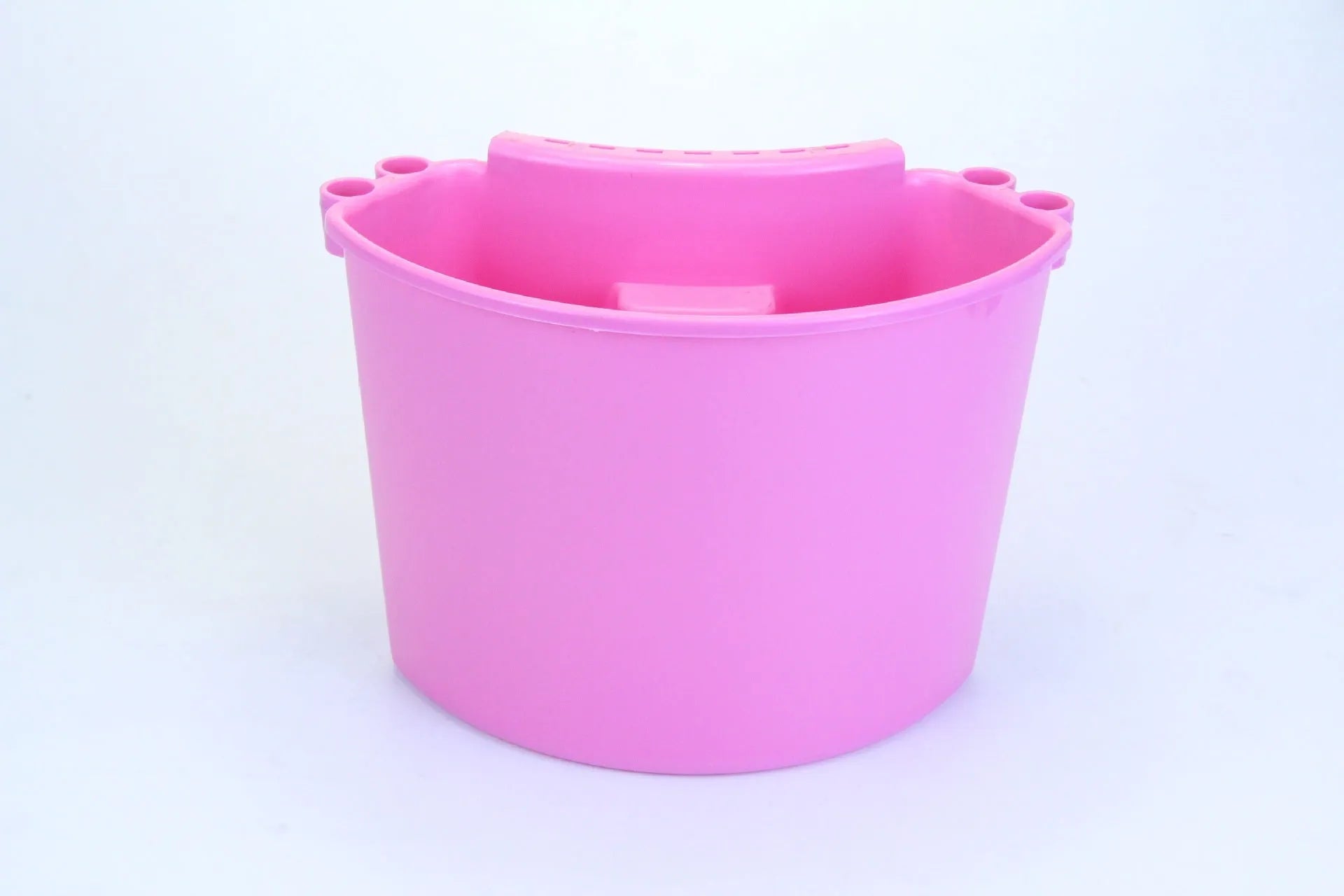 Car washing bucket in choice of four colours: black, red, blue or pink