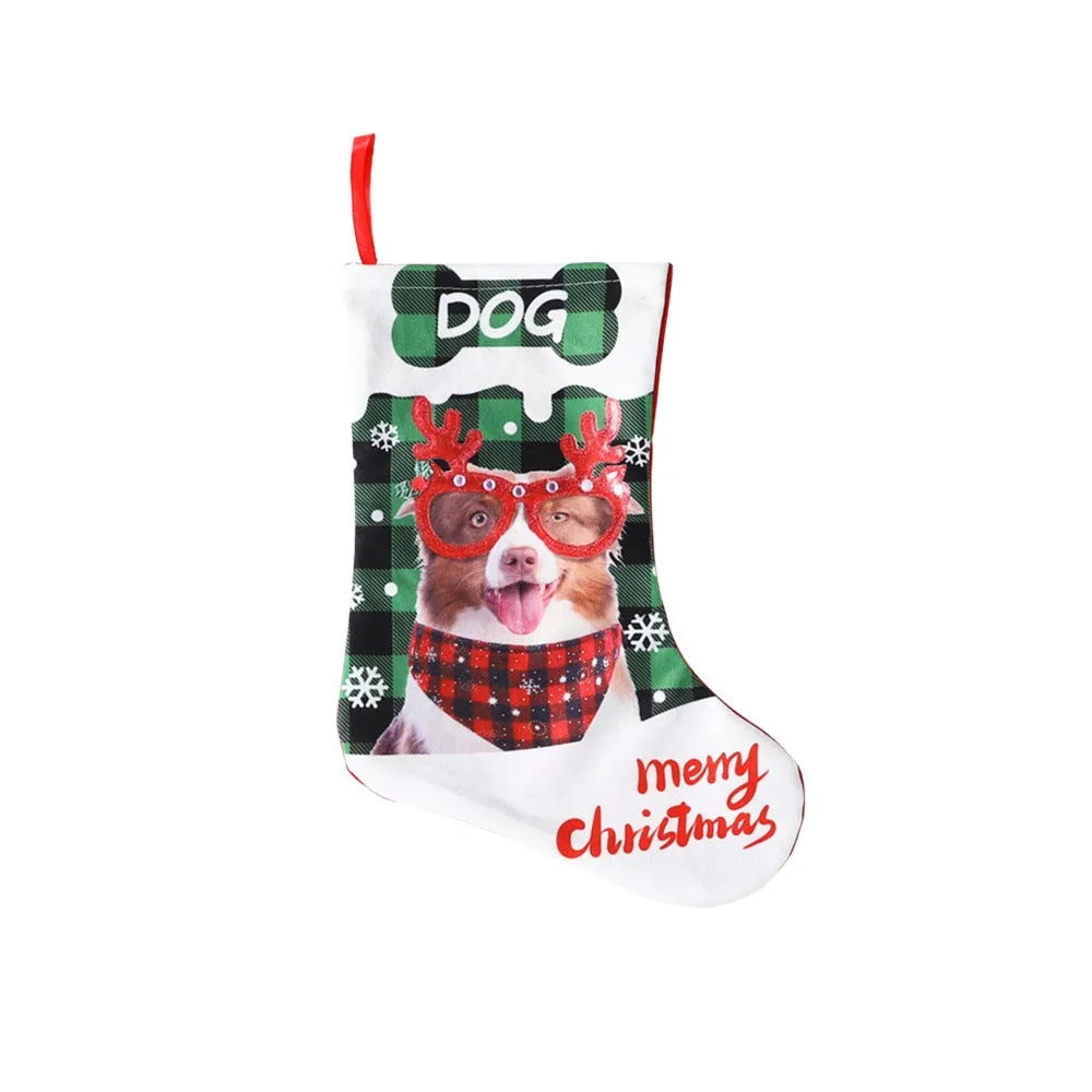 Green and black plaid cloth Christmas wall hanging with printed cat design, 26x36cm