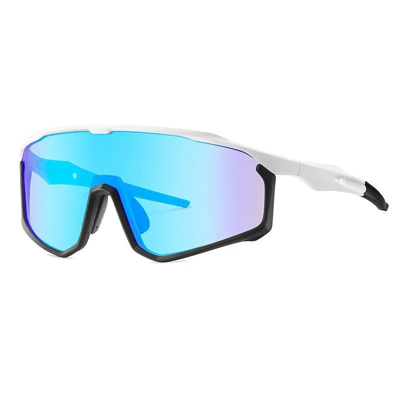 Full-frame mountaineering goggles with colourful lenses for climbing and hiking activities