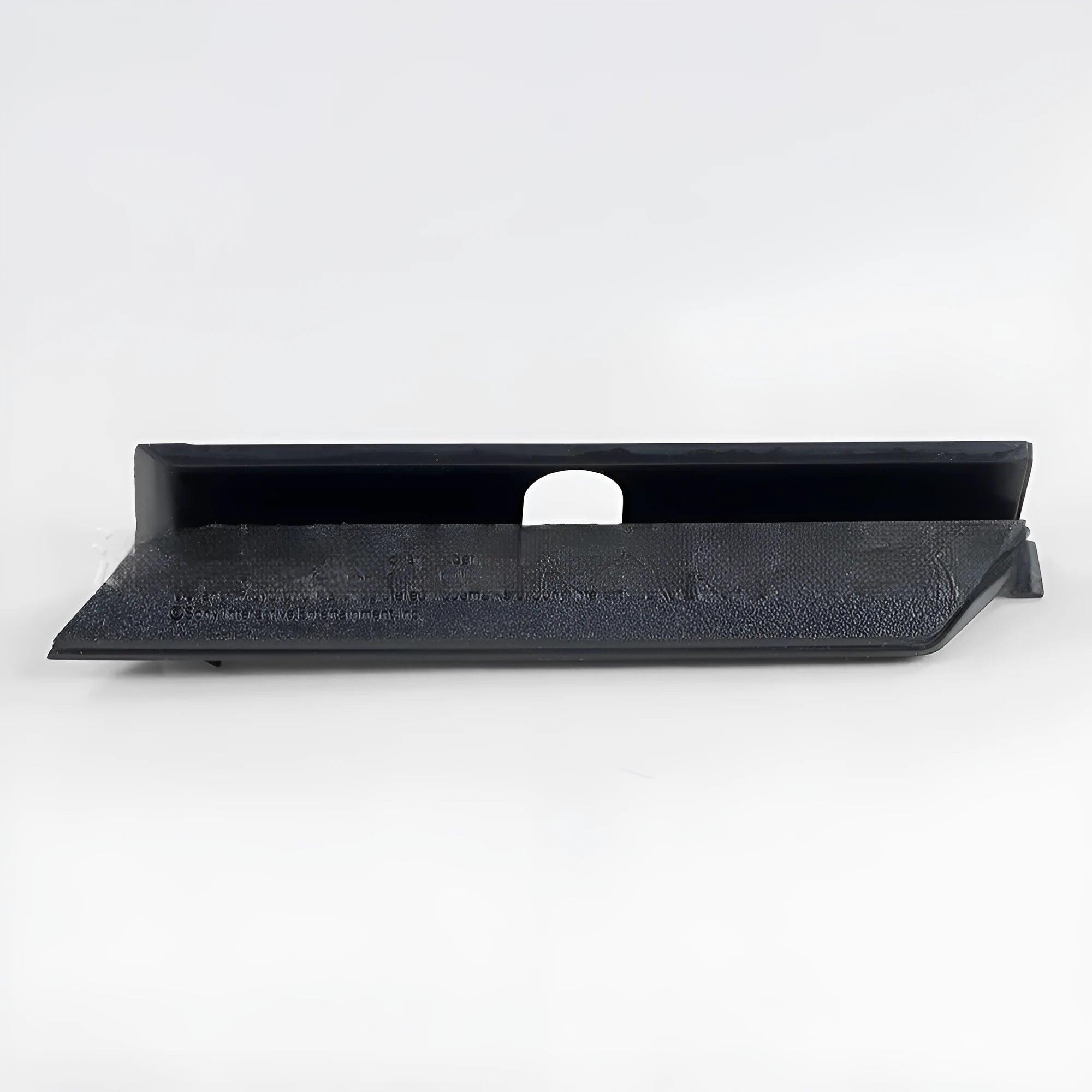 Hard disk baffle cover in black or white for 3.5-inch and 2.5-inch drive bays