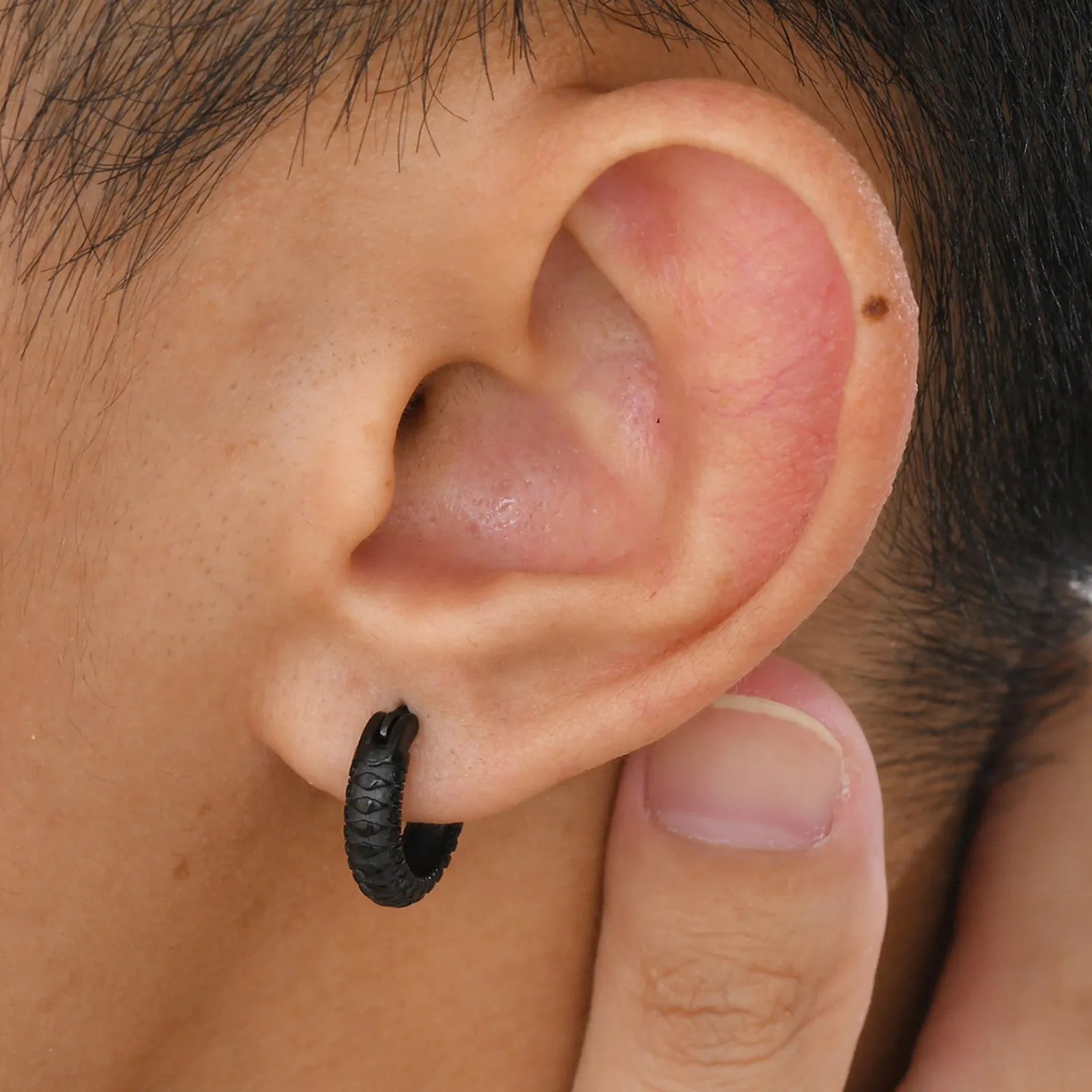 Stainless steel snake pattern stud earrings in black or gold finish