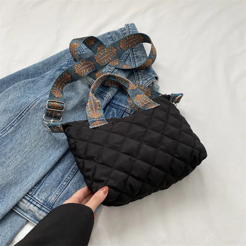 Simple urban shoulder messenger bag in Oxford cloth with embroidery diamond patterns