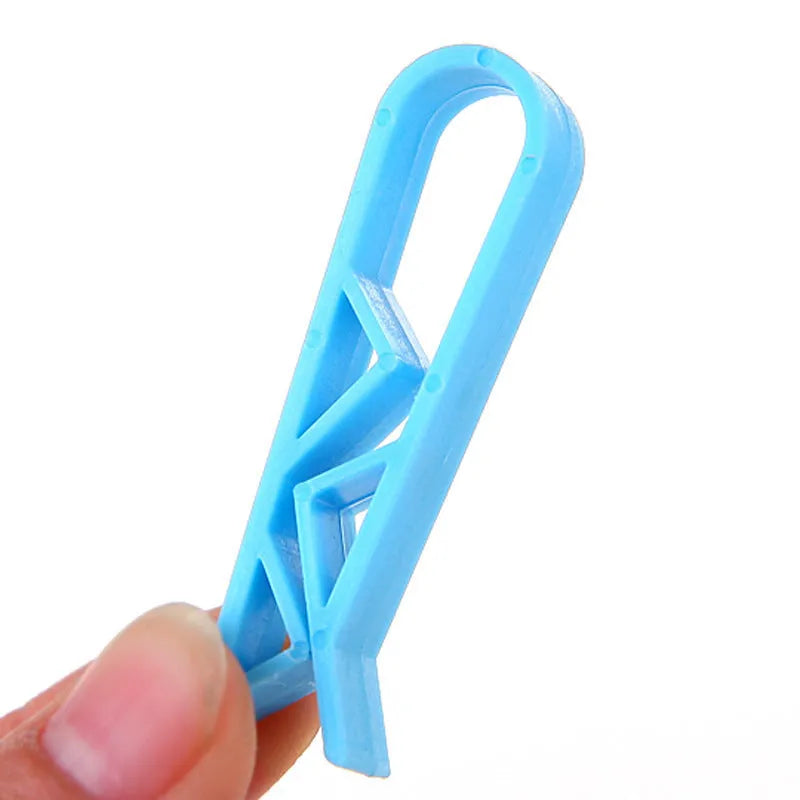 A white PP plastic non-slip clip designed to secure a garbage bag to the side of a trash can.