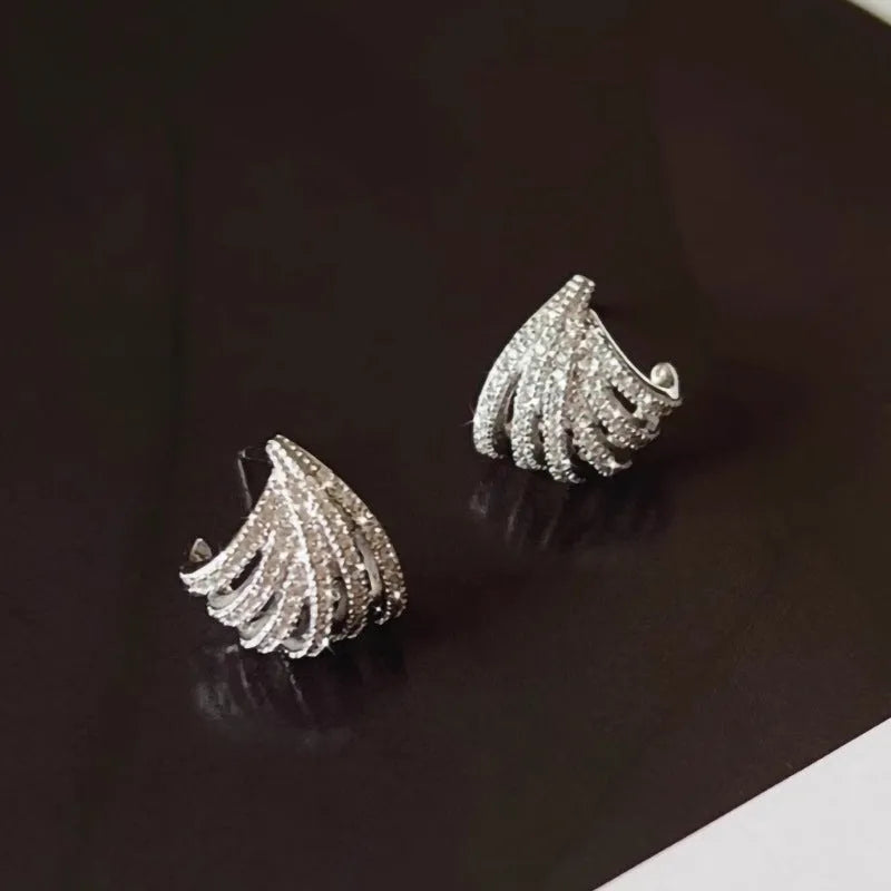 Geometric zircon earrings with platinum colour finish and versatile line patterns in European and American style