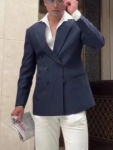 Men's striped double-breasted blazer in regular fit polyester construction