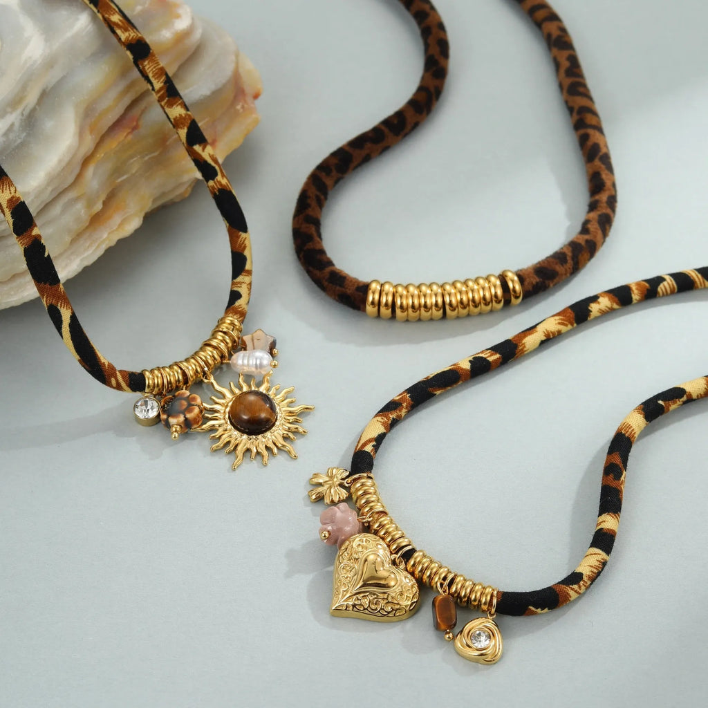 Women's stainless steel necklace with geometric leopard pendant on adjustable 41-50cm chain