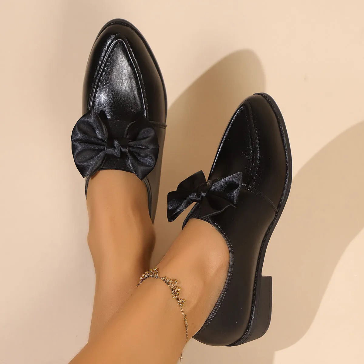 Women's British-style leather flats with bow decoration and rubber sole
