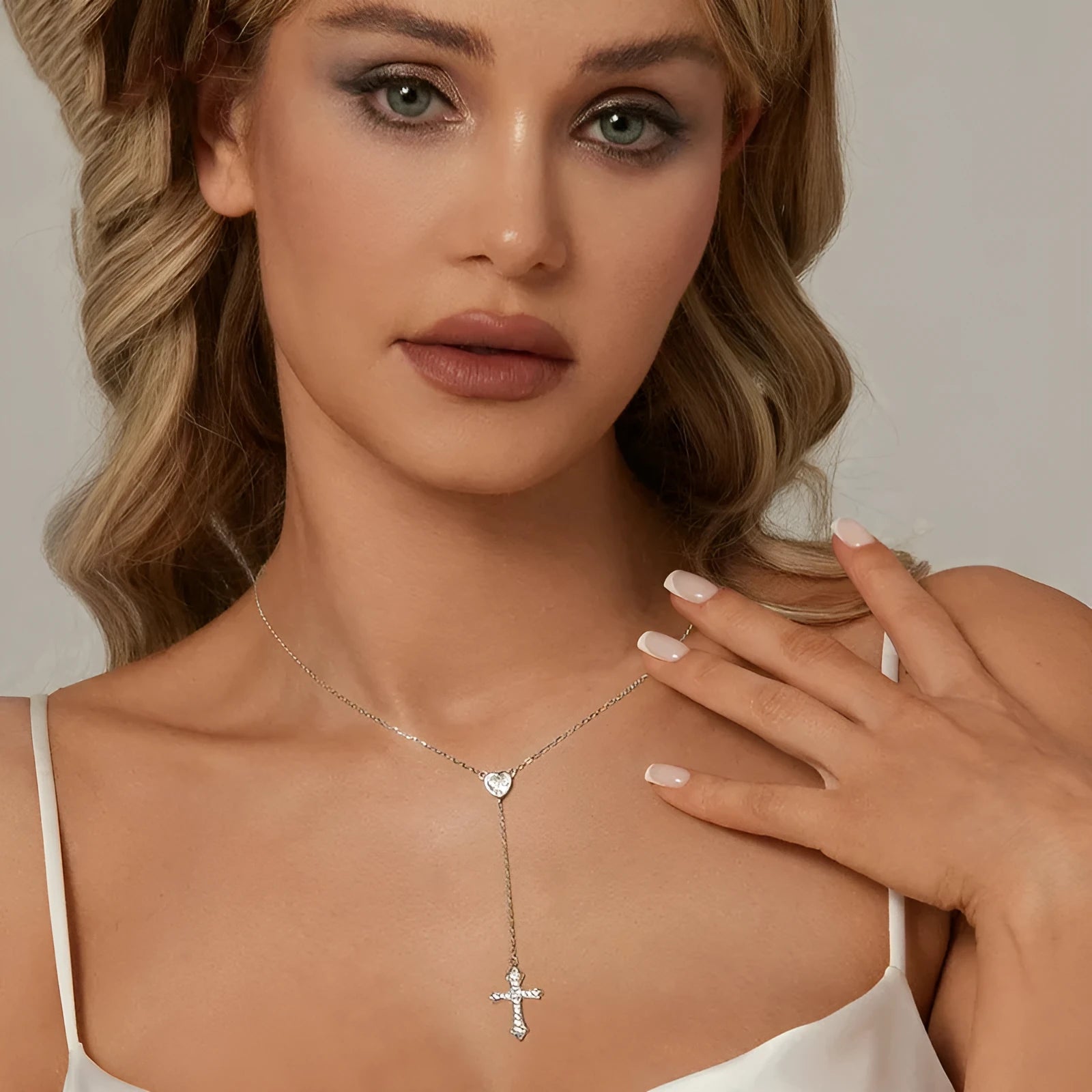 Simple V-neck love cross necklace with 925 silver pendant and O-ring chain in silver colour for women BSN384
