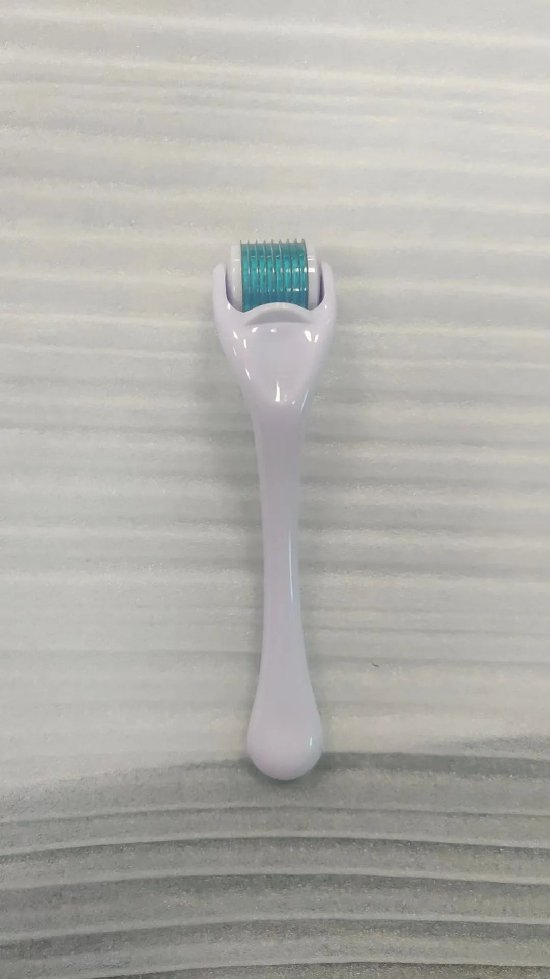 Professional 540 needle dermaroller for mechanical font with coloured handle and wheel, showing sterile stainless steel needles.