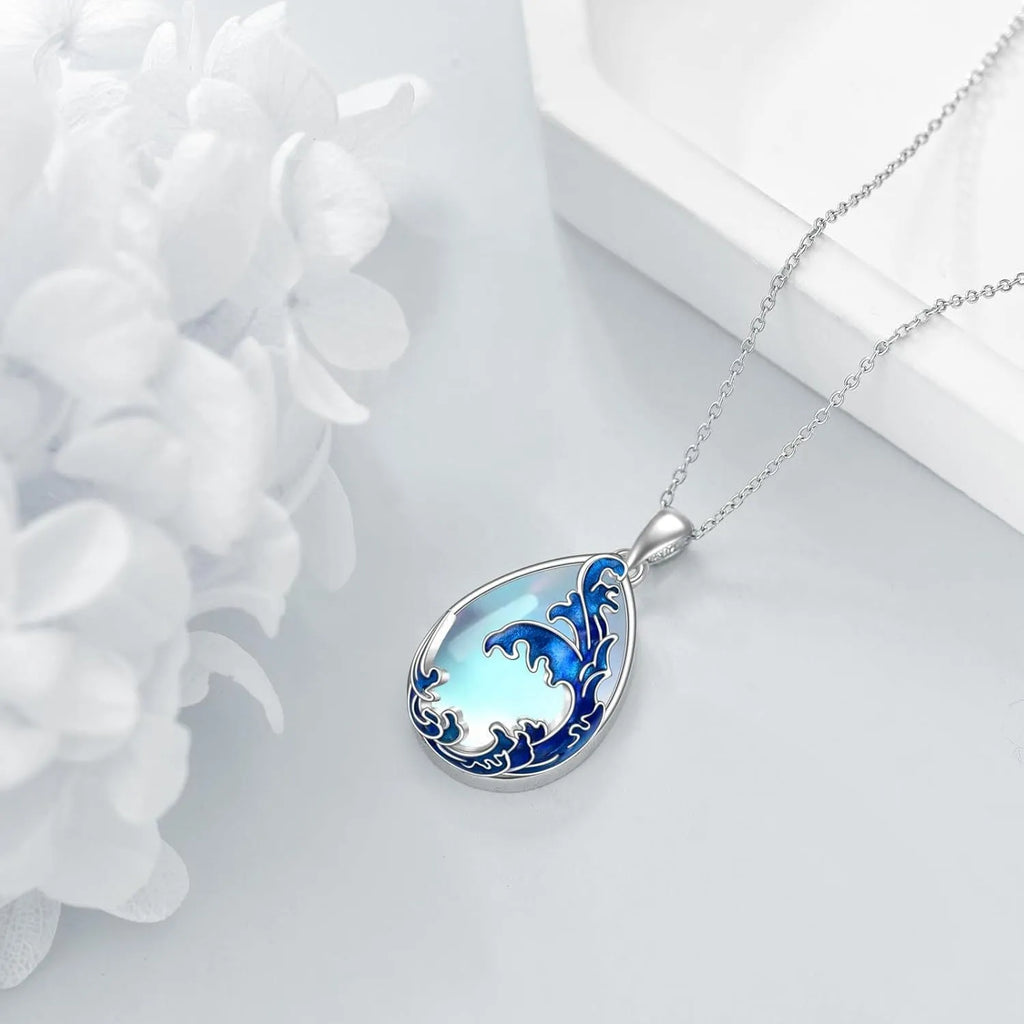 Blue heart-shaped alloy pendant on a chain, a HAILANG women's necklace.