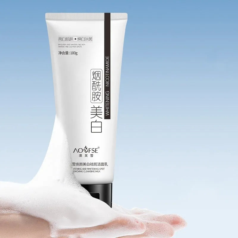 100ml tube of whitening facial cleanser for freckle removal and pore cleansing