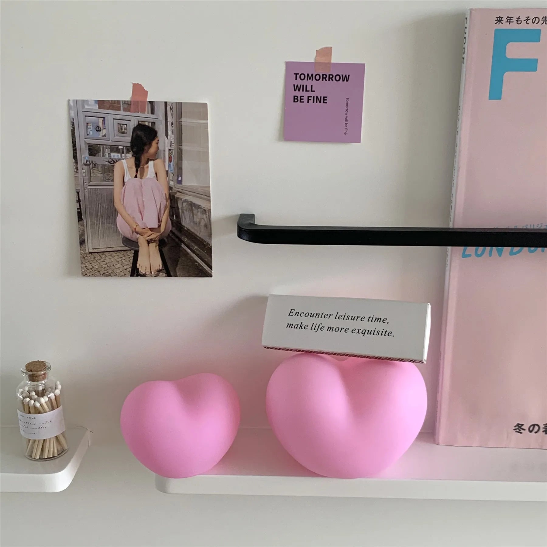 Vinyl atmosphere lamp emitting warm glow light, available in pink or white colours with battery operation