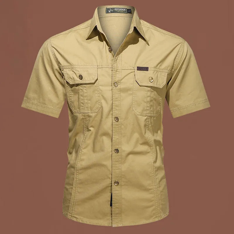 Men's short sleeve cotton work shirt in loose fit with non-ironing treatment