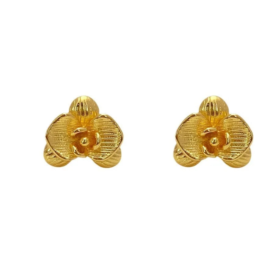 Retro flower earrings with copper construction and electroplated gold or silver finish