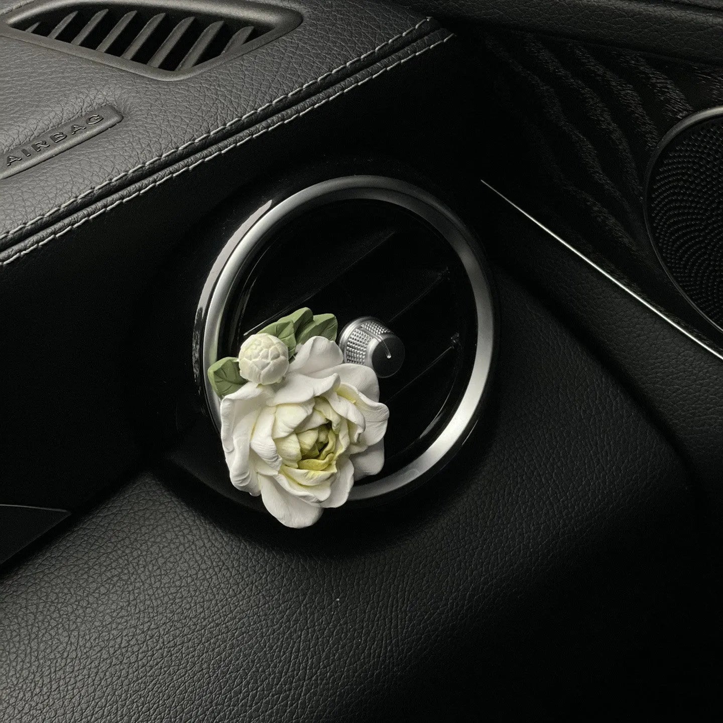 Jasmine car air vent solid perfume diffuser with gypsum base and essential oil