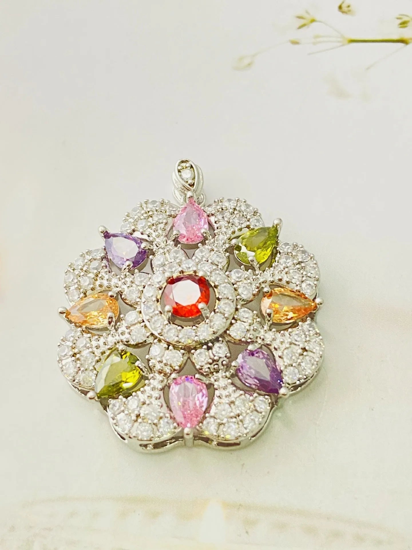 Women's floral zircon pendant necklace in gold, champagne gold or platinum colour with choice of chain