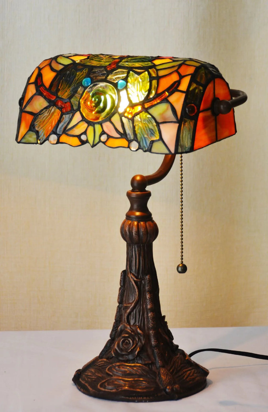 10-inch Tiffany stained glass table lamp with coloured shade on resin base