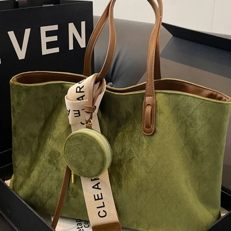 Casual large capacity polyester shoulder bag in horizontal square shape with zippered internal compartment