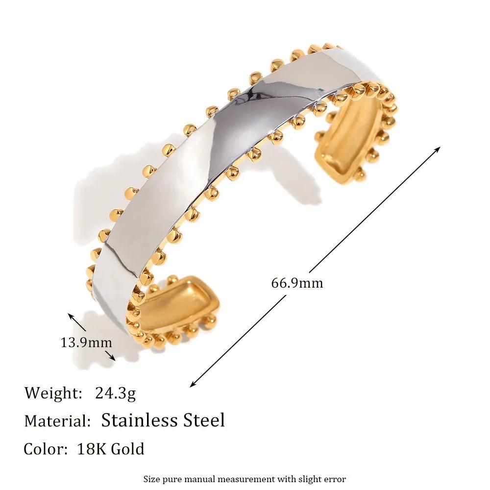 Gold electroplated stainless steel jewellery set comprising geometric earrings, bracelet and necklace.