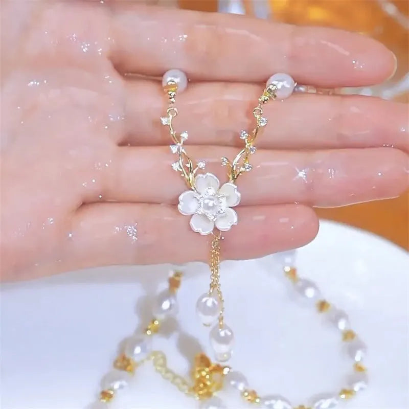 Alloy pearl flower necklace with rose floral design on chain